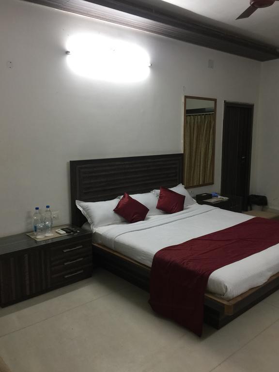 Belmont Puri Villa Екстериор снимка